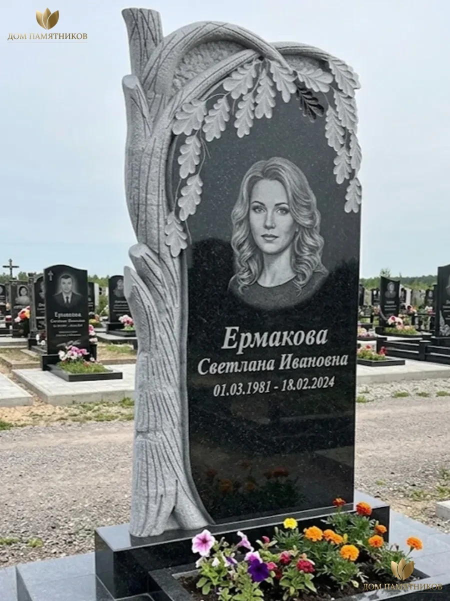 Памятник из гранита Резной Дуб 8